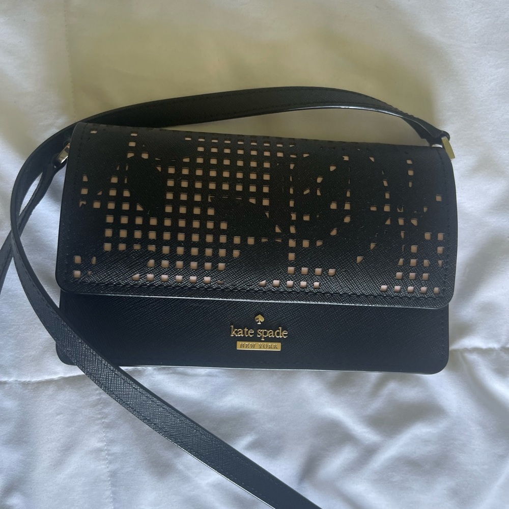 Women’s cross body. Lightly used. No damages